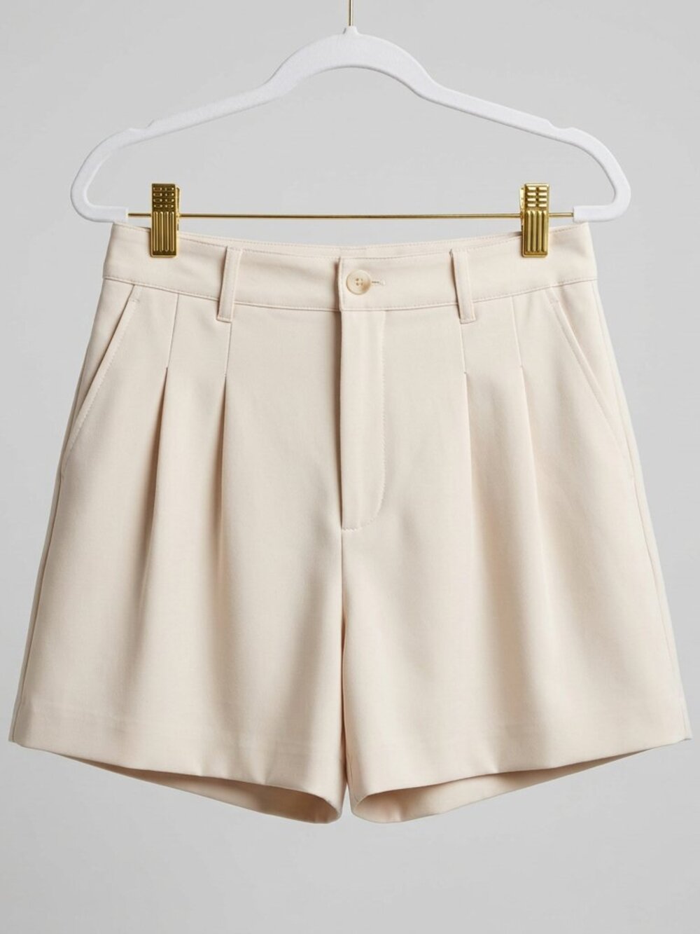 Z Supply Cream Pleated Tailored Shorts Size S